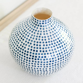 Dekorasyon 7.5" x 7 Capiz Onion Vase with Blue Dots Nat/Blue